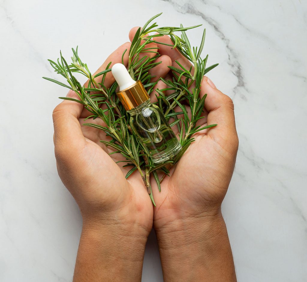 beneficios romero para el cabello